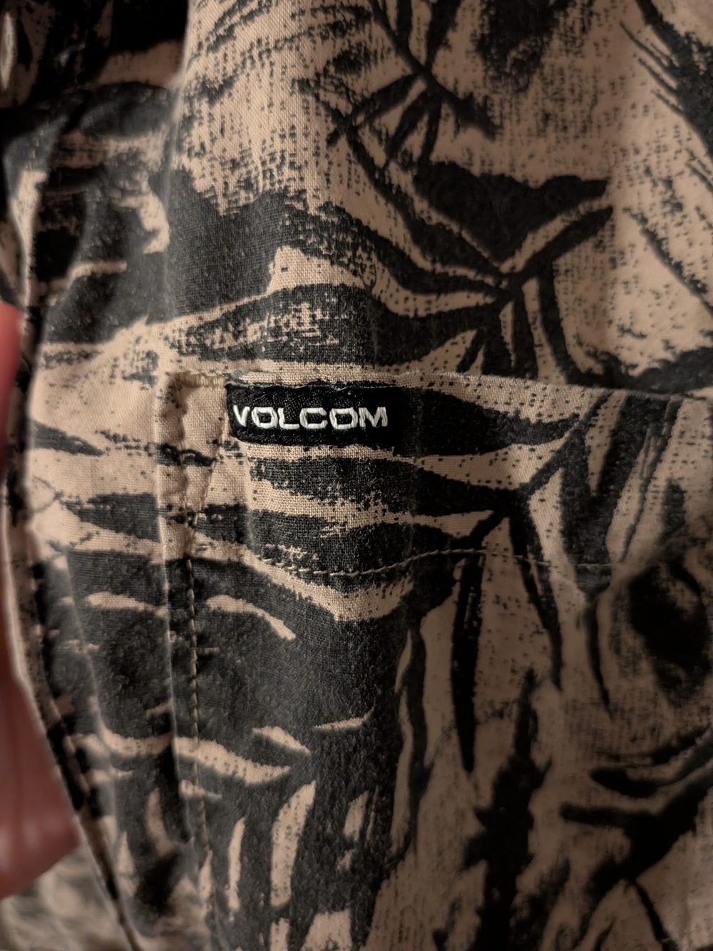 VOLCOM Button-Up Shirt in Black & Beige